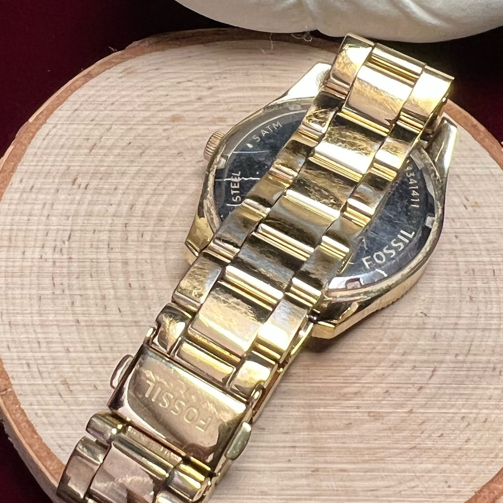 FOSSIL Gold Tone Watch ✨ - Picture 14 of 15